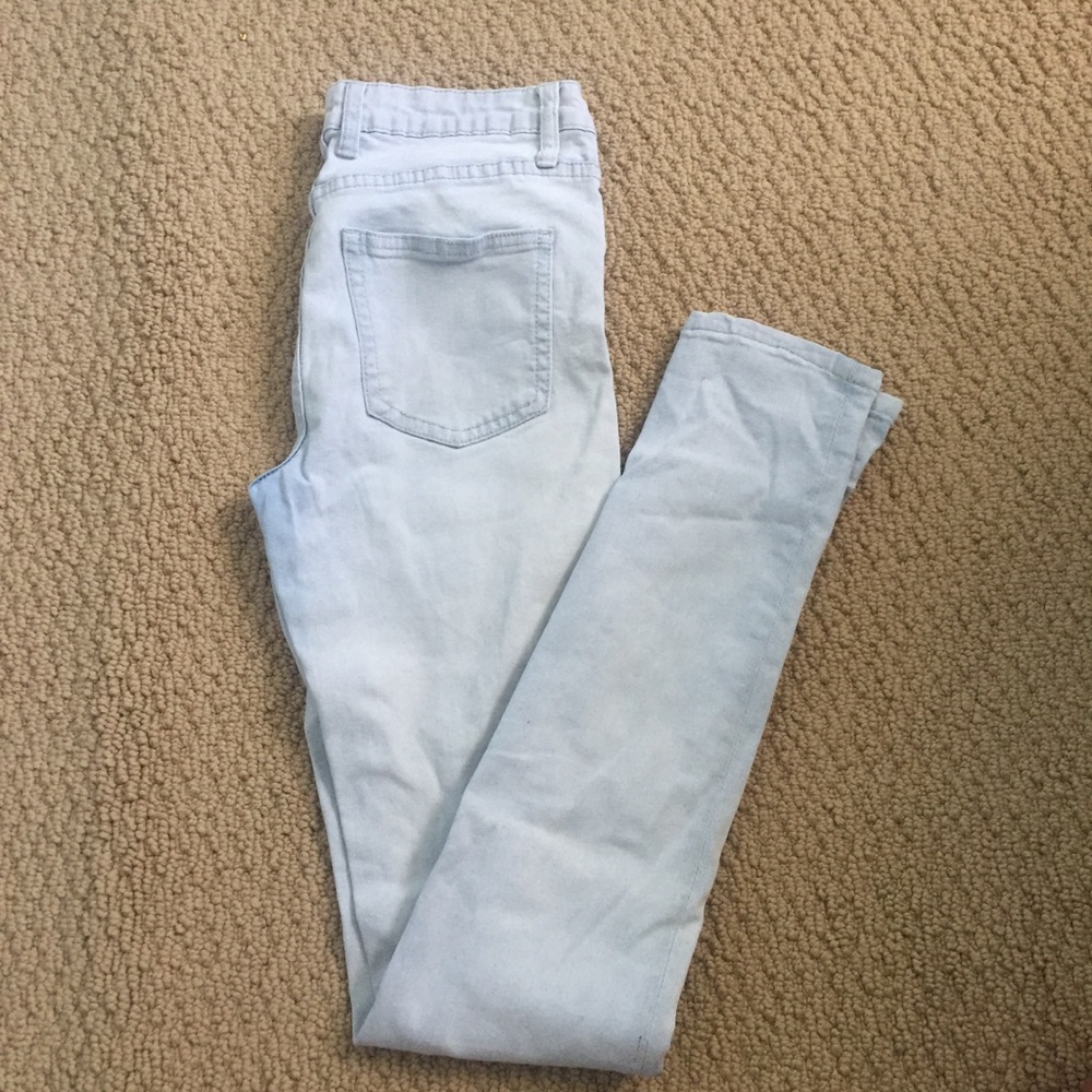 Light wash skinny jeans